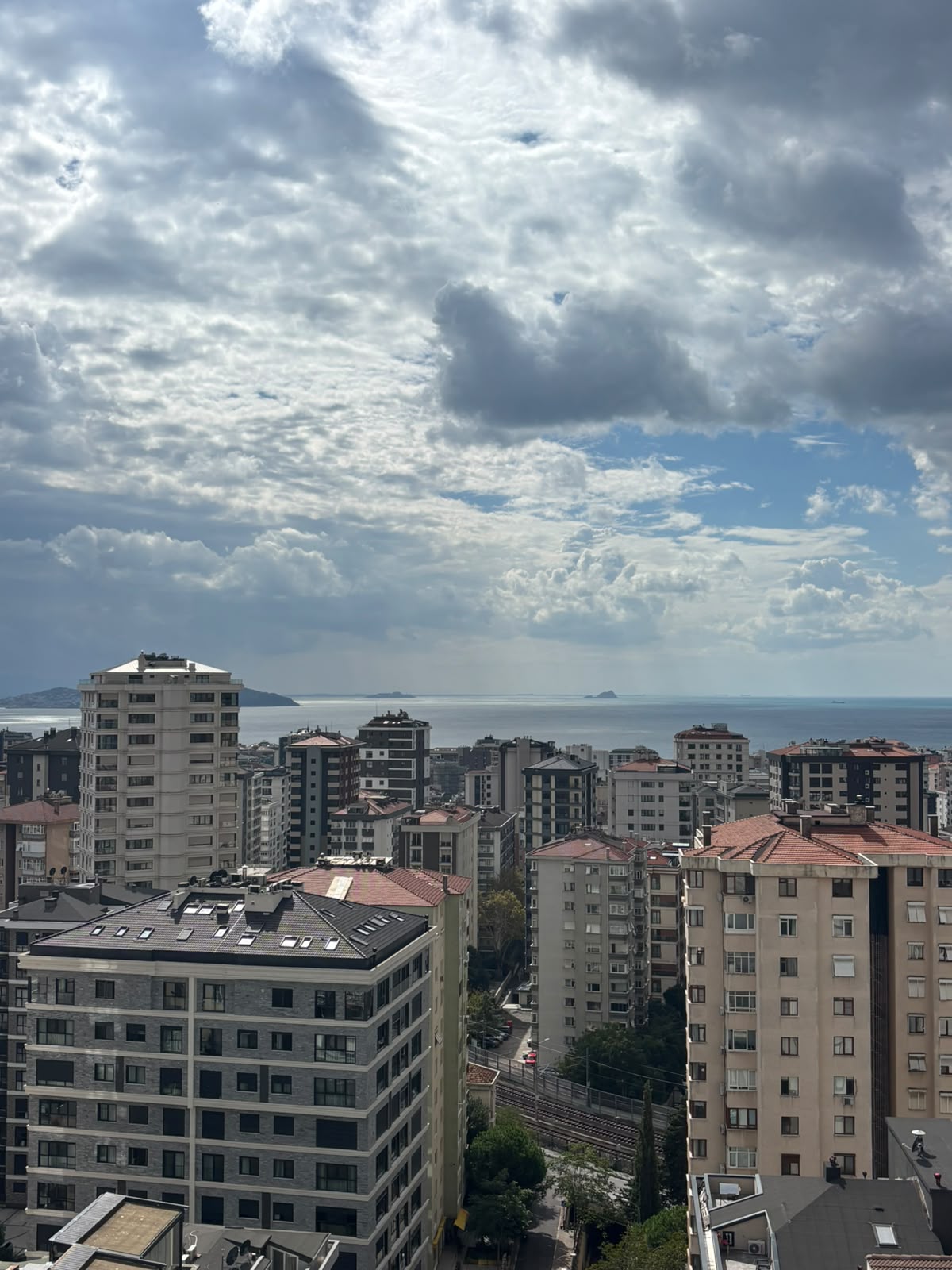 BAŞARI'DAN KAPANMAZ DENİZ MANZARALI, &Ccedil;OK İYİ KONUMDA 3+1 HAVUZLU DAİRE